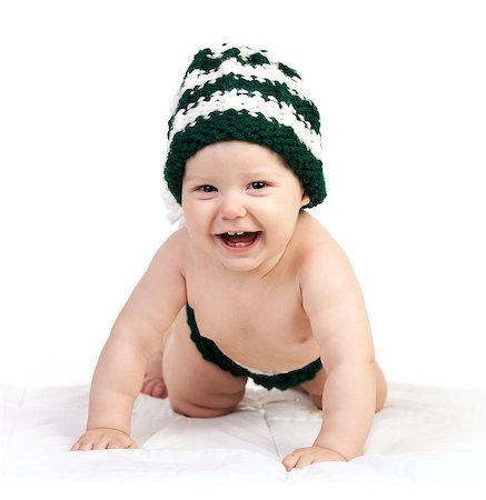 simsearch:400-07329323,k - Happy baby boy in knitted hat crawling over white Foto de stock - Royalty-Free Super Valor e Assinatura, Número: 400-07329335