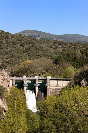 photojope (artist) - Montearenas dam on the Boeza river in Ponferrada, El Bierzo, Spain. Fotografie stock - Microstock e Abbonamento, Codice: 400-07320830