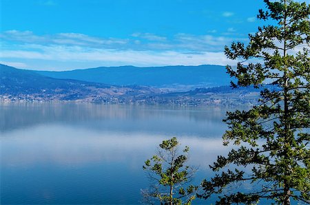 Okanagan Lake and Surrounding hills from the western shore Foto de stock - Royalty-Free Super Valor e Assinatura, Número: 400-07320938