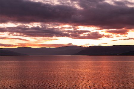 SunSet over Lake Okanagan over Okanagan Mountain Provincial Park Photographie de stock - Aubaine LD & Abonnement, Code: 400-07320939