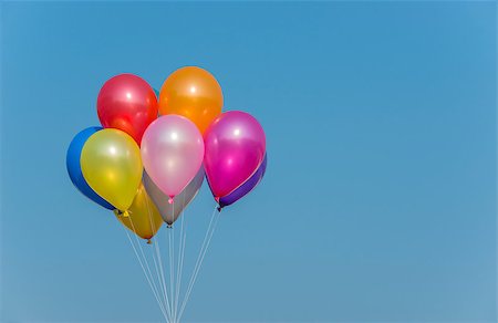 Bunch of colorful balloons in blue sky Foto de stock - Super Valor sin royalties y Suscripción, Código: 400-07321558