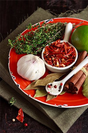 simsearch:400-06069438,k - Spices and herbs in a rustic plate on an old wooden board. Photographie de stock - Aubaine LD & Abonnement, Code: 400-07321607
