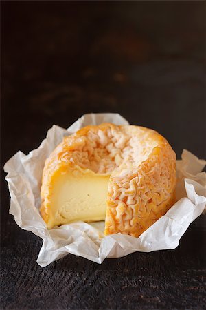 simsearch:400-05682309,k - French cheese Langres on an old wooden background. Stock Photo - Budget Royalty-Free & Subscription, Code: 400-07321613