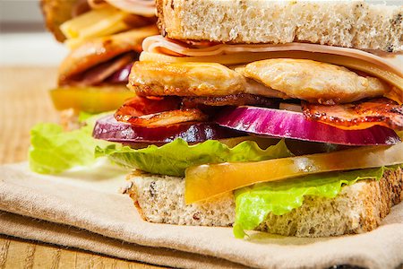 simsearch:400-07319721,k - chicken breast sandwich with bacon ham and vegetables Stockbilder - Microstock & Abonnement, Bildnummer: 400-07321864