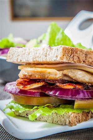 simsearch:400-05881424,k - chicken breast sandwich with bacon ham and vegetables Stockbilder - Microstock & Abonnement, Bildnummer: 400-07321866