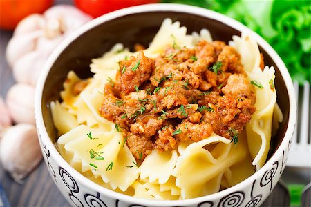 simsearch:400-07330502,k - Delicious bow tie pasta Bolognese in a bowl Photographie de stock - Aubaine LD & Abonnement, Code: 400-07321987