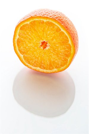 simsearch:400-07613620,k - Image of a sliced orange on white background Stockbilder - Microstock & Abonnement, Bildnummer: 400-07322381