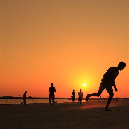 simsearch:400-04718715,k - Football at Jumeira beach in Dubai during sunset. Stockbilder - Microstock & Abonnement, Bildnummer: 400-07322699