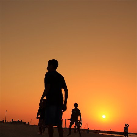 simsearch:400-04718715,k - Football at Jumeira beach in Dubai during sunset. Stockbilder - Microstock & Abonnement, Bildnummer: 400-07322700