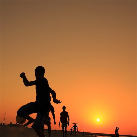 simsearch:400-04718715,k - Football at Jumeira beach in Dubai during sunset. Stockbilder - Microstock & Abonnement, Bildnummer: 400-07322701