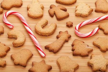 simsearch:400-05746007,k - Various gingerbread cookies with candy cane on wooden table background Stockbilder - Microstock & Abonnement, Bildnummer: 400-07323824