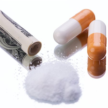 dopamine - illegal pharmaceutical pills and drugs money on mirror addiction objects Stock Photo - Budget Royalty-Free & Subscription, Code: 400-07323924