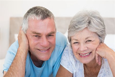 simsearch:400-07334704,k - Portrait of senior couple smiling in bed at home Stock Photo - Budget Royalty-Free & Subscription, Code: 400-07334646