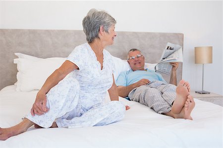 simsearch:400-07334704,k - Senior couple relaxing in bed at home Stock Photo - Budget Royalty-Free & Subscription, Code: 400-07334655