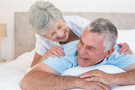 simsearch:400-07334704,k - Happy senior couple lying in bed at home Stock Photo - Budget Royalty-Free & Subscription, Code: 400-07334652