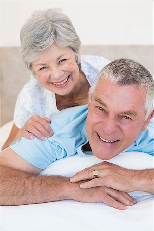simsearch:400-07334704,k - Portrait of loving senior couple relaxing in bed at home Stock Photo - Budget Royalty-Free & Subscription, Code: 400-07334653