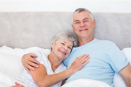 simsearch:400-07334704,k - Portrait of senior man embracing woman in bed at home Stock Photo - Budget Royalty-Free & Subscription, Code: 400-07334667