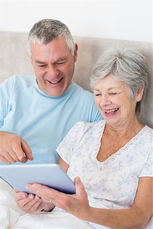 simsearch:400-07334704,k - Happy senior couple using digital tablet in bed at home Stock Photo - Budget Royalty-Free & Subscription, Code: 400-07334694