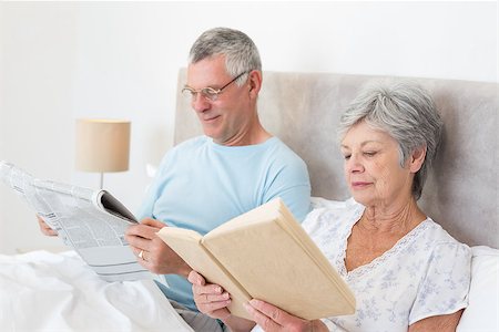 simsearch:400-07334704,k - Senior couple reading newspaper and book in bed at home Stock Photo - Budget Royalty-Free & Subscription, Code: 400-07334695