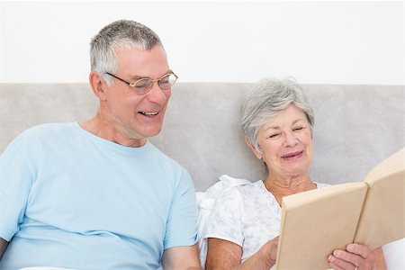 simsearch:400-07334704,k - Smiling senior couple reading book in bed at home Stock Photo - Budget Royalty-Free & Subscription, Code: 400-07334700