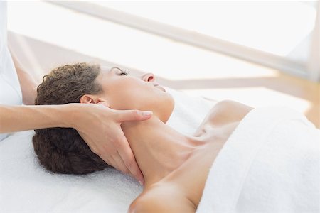 simsearch:400-07335332,k - Beautiful young woman receiving neck massage in health spa Fotografie stock - Microstock e Abbonamento, Codice: 400-07335357