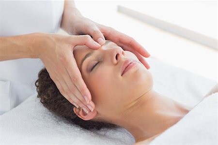 simsearch:400-07335332,k - Closeup of beautiful woman receiving massage on forehead in health spa Fotografie stock - Microstock e Abbonamento, Codice: 400-07335366