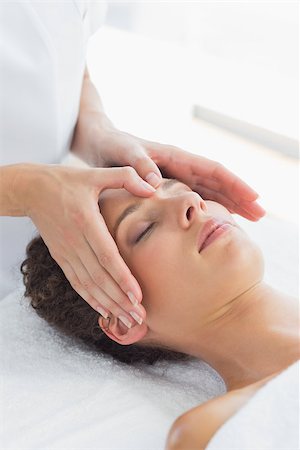 simsearch:400-07335332,k - Relaxed young woman receiving massage on forehead in health spa Fotografie stock - Microstock e Abbonamento, Codice: 400-07335367