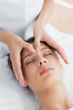 simsearch:400-07335332,k - Closeup of beautiful woman having head massage in health spa Fotografie stock - Microstock e Abbonamento, Codice: 400-07335368