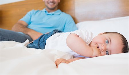 simsearch:400-07329323,k - Cute baby boy with finger in mouth lying on bed Foto de stock - Royalty-Free Super Valor e Assinatura, Número: 400-07335727