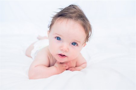 Adorable baby boy with blue eyes looking away in bed Photographie de stock - Aubaine LD & Abonnement, Code: 400-07335776