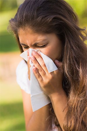 simsearch:400-06555470,k - Close-up of a young woman blowing nose with tissue paper at the park Stockbilder - Microstock & Abonnement, Bildnummer: 400-07336789