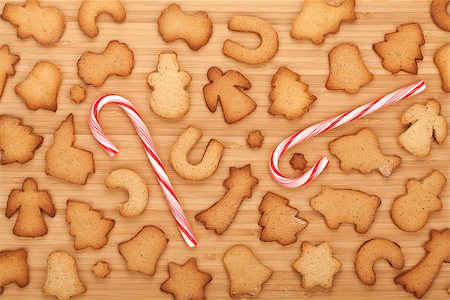 simsearch:400-05746007,k - Various gingerbread cookies with candy cane on wooden table background Stockbilder - Microstock & Abonnement, Bildnummer: 400-07337815