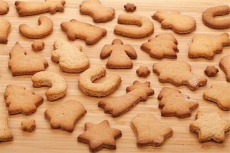 simsearch:400-07614271,k - Various gingerbread cookies on wooden table background Foto de stock - Royalty-Free Super Valor e Assinatura, Número: 400-07337816