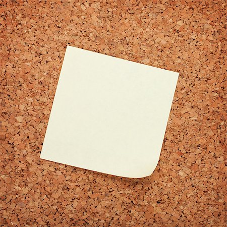 simsearch:400-07091159,k - Blank postit note on cork wood notice board with copy space Foto de stock - Royalty-Free Super Valor e Assinatura, Número: 400-07337825
