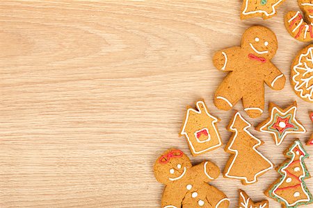 simsearch:400-07175496,k - Homemade various christmas gingerbread cookies on wooden background with copy space Fotografie stock - Microstock e Abbonamento, Codice: 400-07331542