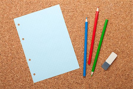 simsearch:400-07481880,k - Blank notepad page on cork wood notice board with office supplies Fotografie stock - Microstock e Abbonamento, Codice: 400-07331630