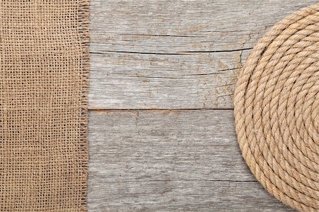 simsearch:400-08050300,k - Ship rope on wood and burlap texture background Foto de stock - Super Valor sin royalties y Suscripción, Código: 400-07331649