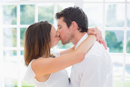 simsearch:400-07346120,k - Side view of a loving young couple kissing at home Foto de stock - Super Valor sin royalties y Suscripción, Código: 400-07346183