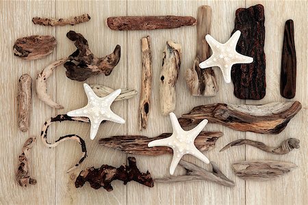 simsearch:400-07818974,k - Starfish and driftwood abstract design over old oak background. Stock Photo - Budget Royalty-Free & Subscription, Code: 400-07405240