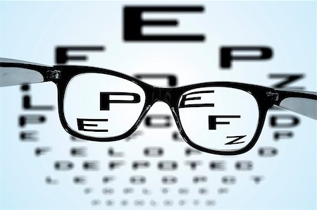 sehtafel - eyeglasses over a blurry eye chart Stockbilder - Microstock & Abonnement, Bildnummer: 400-07406966