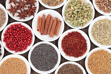 simsearch:400-06365740,k - Spice and herb selection in china bowls over bamboo background. Stockbilder - Microstock & Abonnement, Bildnummer: 400-07407636