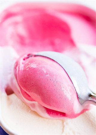 simsearch:400-07408343,k - Closeup of raspberry ice cream and metal ice cream scoop Stock Photo - Budget Royalty-Free & Subscription, Code: 400-07408341