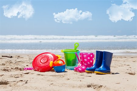 simsearch:700-06334354,k - Colorful plastic children's toys on the beach with sea and clouds in background Foto de stock - Super Valor sin royalties y Suscripción, Código: 400-07409578