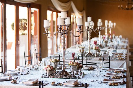 Decorated wedding reception hall with flowers and candles Foto de stock - Super Valor sin royalties y Suscripción, Código: 400-07409587