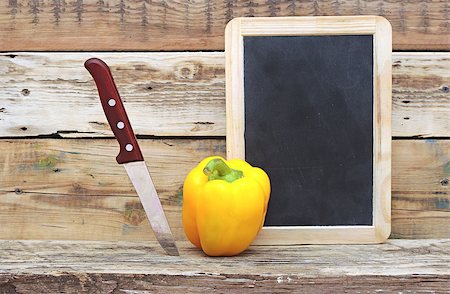 paprika and knife on wooden background with blank blackboard Fotografie stock - Microstock e Abbonamento, Codice: 400-07409706