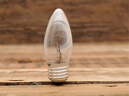 old burned out light bulb on wood background Stock Photo - Budget Royalty-Free & Subscription, Code: 400-07409738
