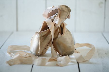 simsearch:400-07660010,k - Romantic Posed Pointe Shoes in Natural Light Stock Photo - Budget Royalty-Free & Subscription, Code: 400-07414186