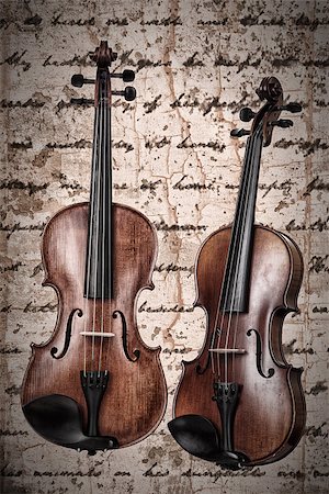 simsearch:400-04794660,k - Two violins on an antique texture background Foto de stock - Royalty-Free Super Valor e Assinatura, Número: 400-07414196