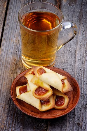 simsearch:400-07420117,k - Cup of Black Tea and Cookies with Jam Wrapped isolated on Rustic Wooden background Stock Photo - Budget Royalty-Free & Subscription, Code: 400-07414587