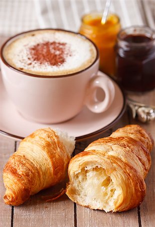 simsearch:400-03969594,k - Fresh croissant and cup of coffee for breakfast. Photographie de stock - Aubaine LD & Abonnement, Code: 400-07414824